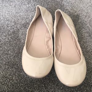 Creamy blush pattern leather aldo flats